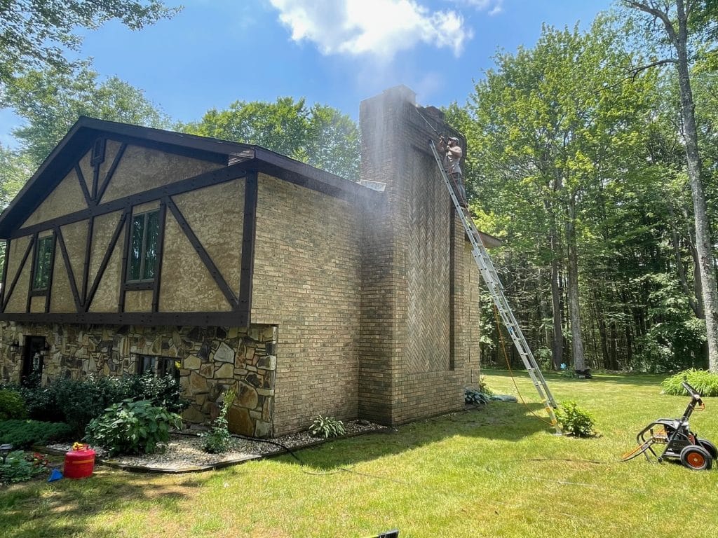 Pressure washing services by Commonwealth Maintenance in Browndale PA
